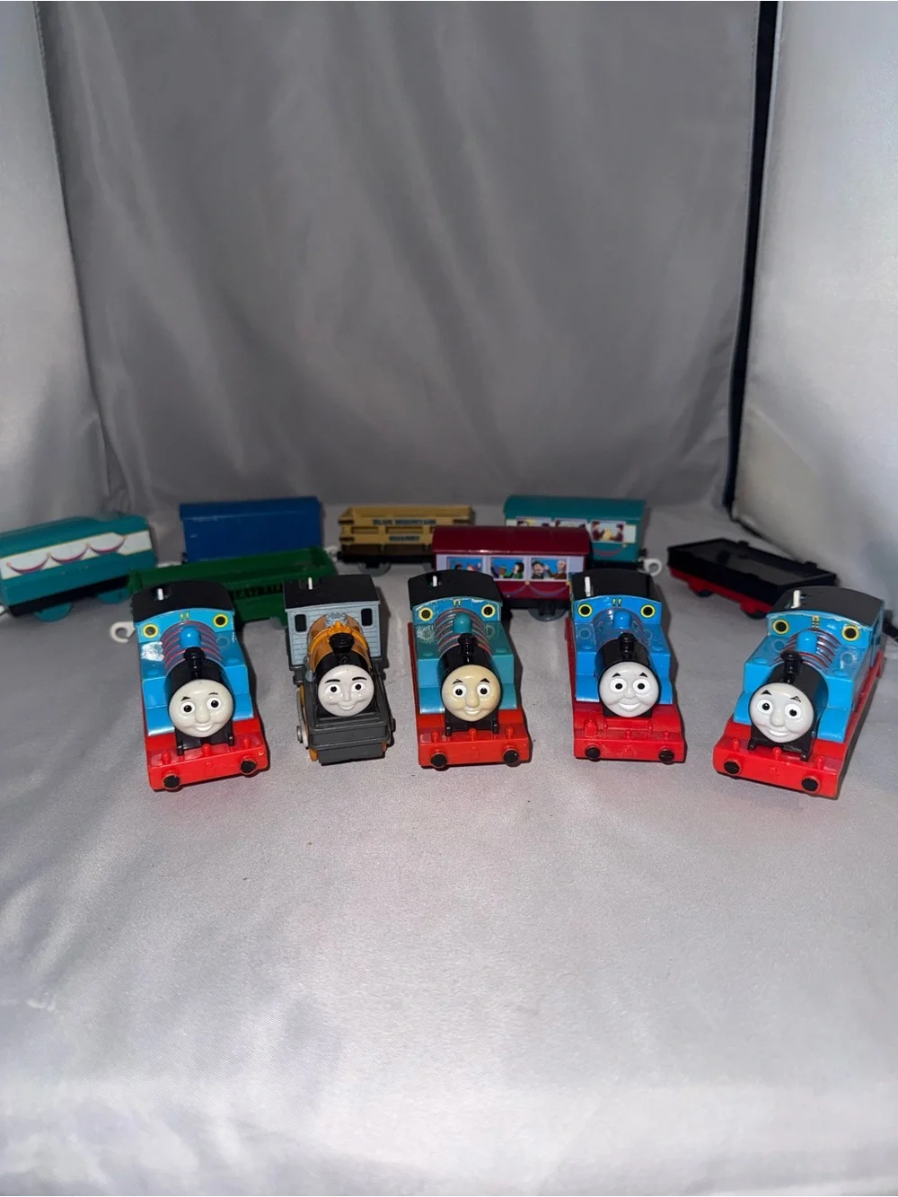 LOT OF 12 PIECES TOMY THOMAS & FRIENDS TRACKMASTER TRAINS from 2009